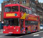 Bus touristique rouge à deux étages