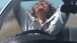 Personne derrière un volant