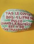 Pierre décorée d’un jeu de mots