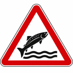 Panneau triangulaire avec un poisson