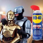 Deux robots et un aérosol WD-40