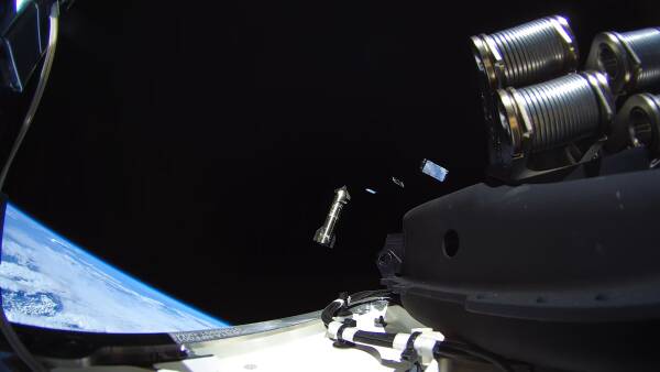 Satellite au-dessus de la Terre