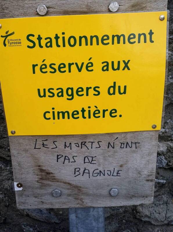 Panneau de stationnement réservé