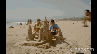 Château de sable sur la plage