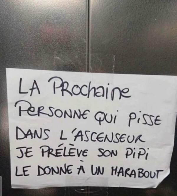 Avertissement manuscrit dans un ascenseur