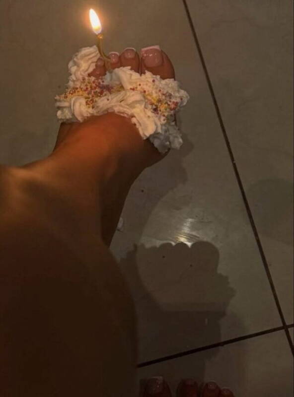 Pied décoré avec une bougie