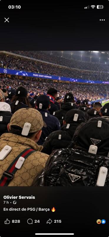 Foule dans un stade de football